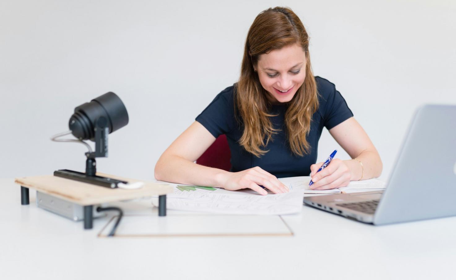 Espace de travail moderne pour formations en leadership financier